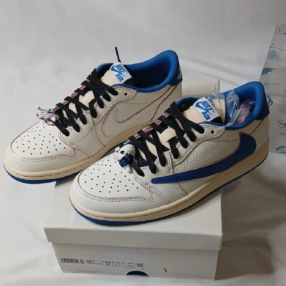Nike Air Jordan 1 Low OG Travis Scott x Fragments - Picture 2 of 9